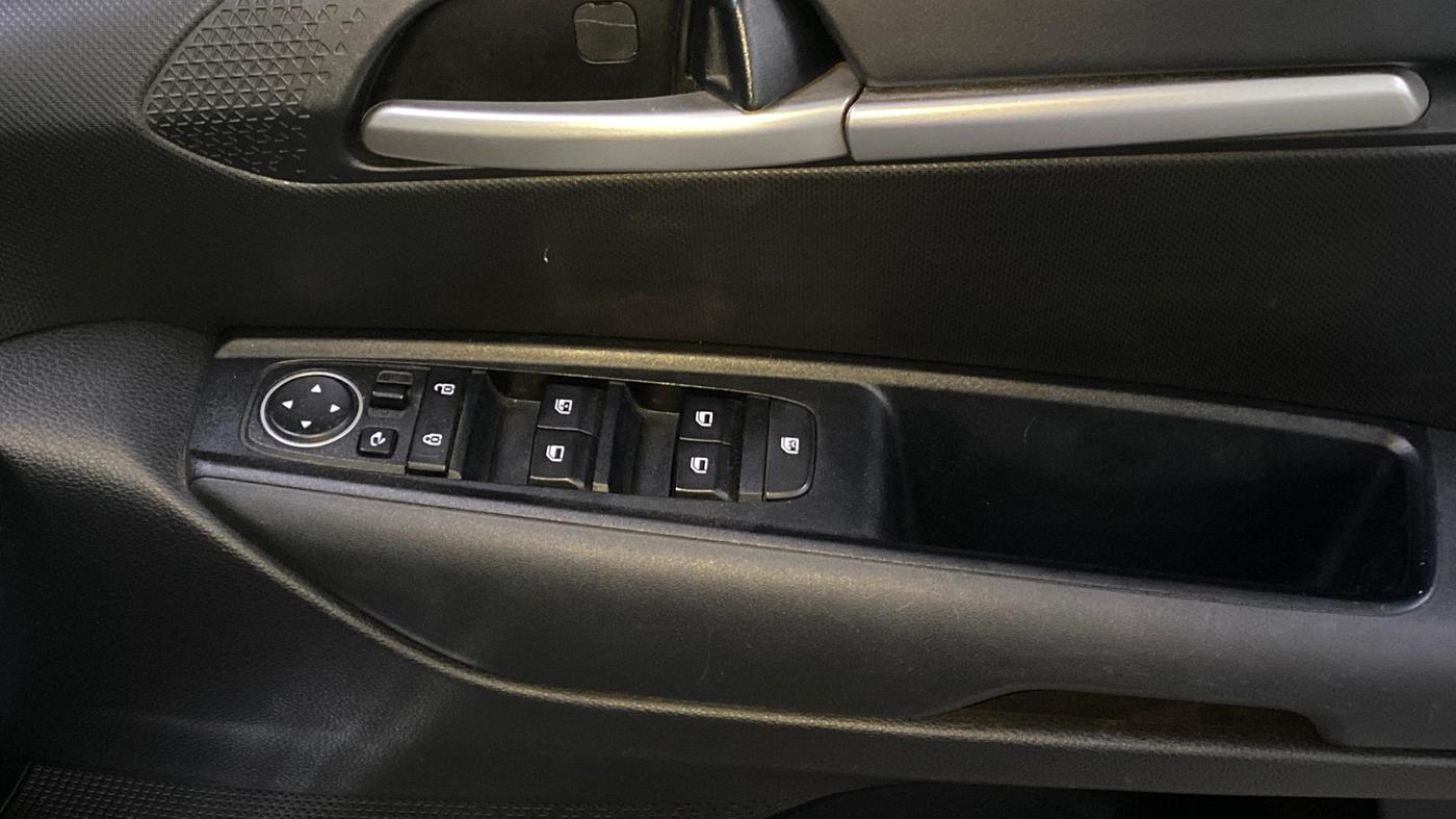 2022 KIA SONET HTK PLUS 1.5, Diesel, Manual, 76,142 km, Driver Side Door Panels Control