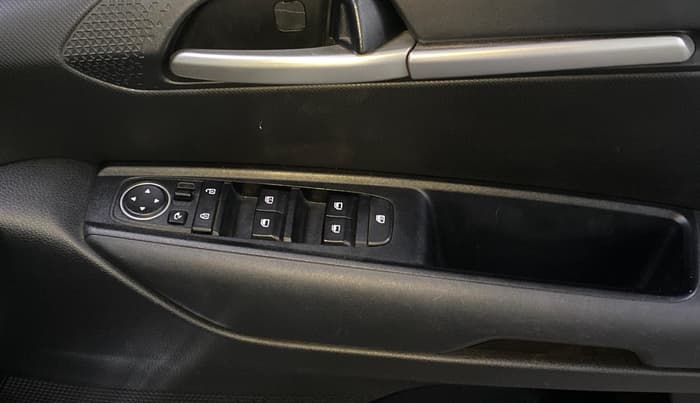 2022 KIA SONET HTK PLUS 1.5, Diesel, Manual, 76,142 km, Driver Side Door Panels Control