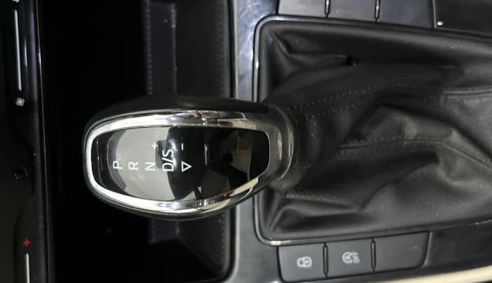 2022 Skoda SLAVIA AMBITION 1.0L TSI AT, Petrol, Automatic, 51,543 km, Gear Lever