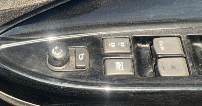 2023 Maruti Baleno ALPHA PETROL 1.2, Petrol, Manual, 48,307 km, Driver Side Door Panels Control