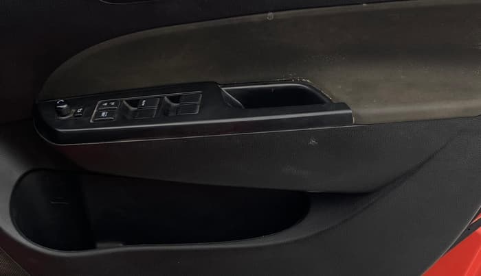 2017 Maruti Swift VXI, Petrol, Manual, 29,558 km, Driver Side Door Panels Control