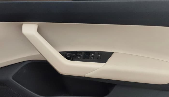 2022 Volkswagen VIRTUS TOPLINE TSI 1.0 AT, Petrol, Automatic, 6,593 km, Driver Side Door Panels Control