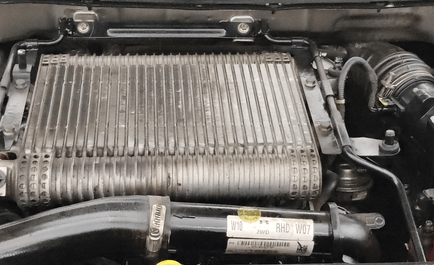 2016 Mahindra XUV500 W10, Diesel, Manual, 1,15,976 km, Engine View