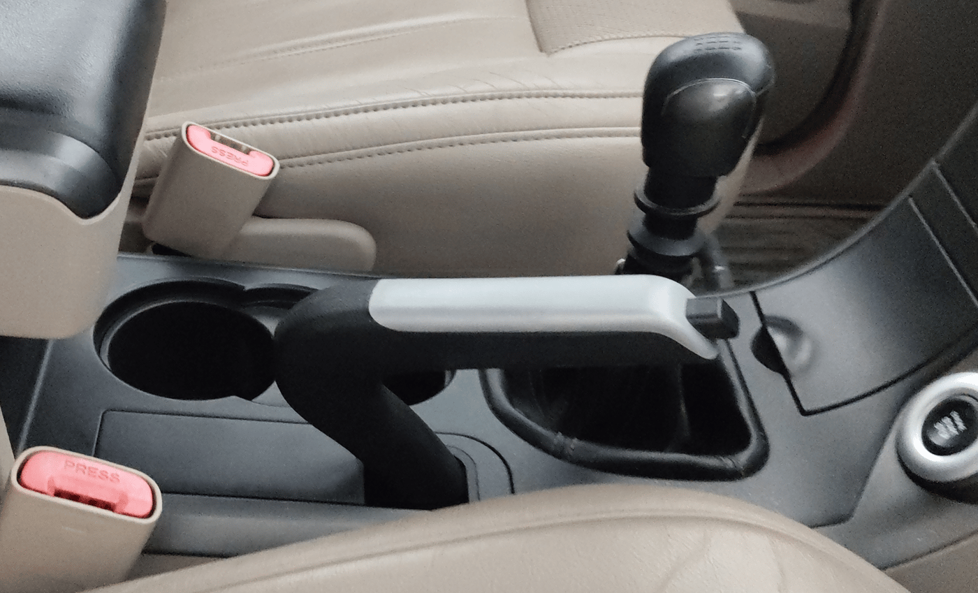 2016 Mahindra XUV500 W10, Diesel, Manual, 1,15,976 km, Gear Lever