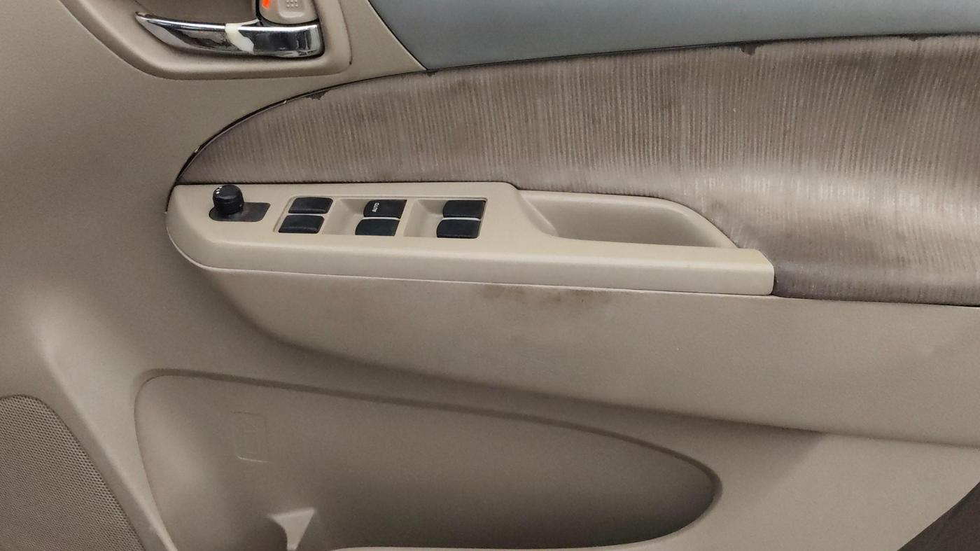 2013 Maruti Ertiga VXI, Petrol, Manual, 94,964 km, Driver Side Door Panels Control