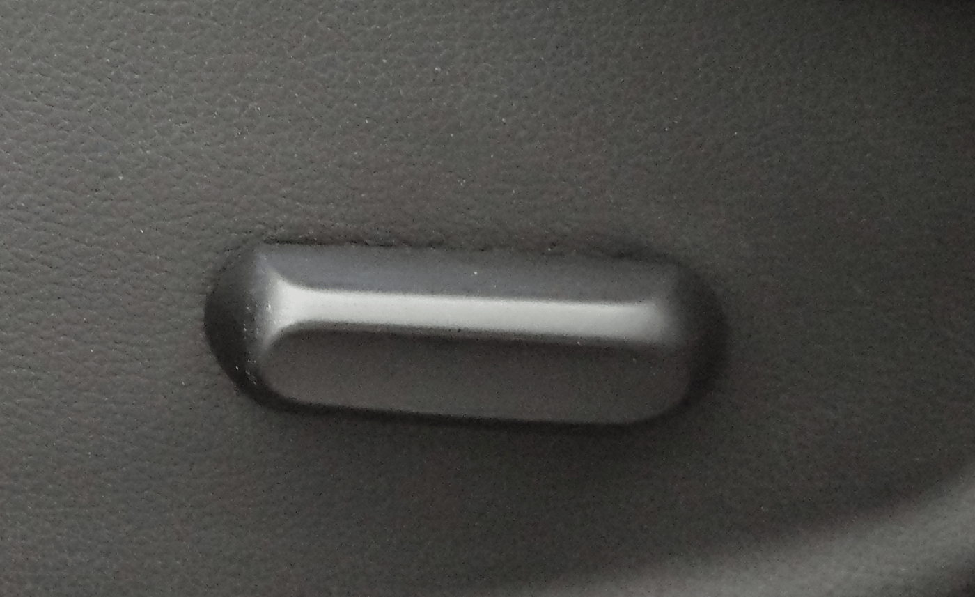 2017 Chevrolet Cruze LTZ AT, Diesel, Automatic, 1,39,509 km, Driver Side Adjustment Panel