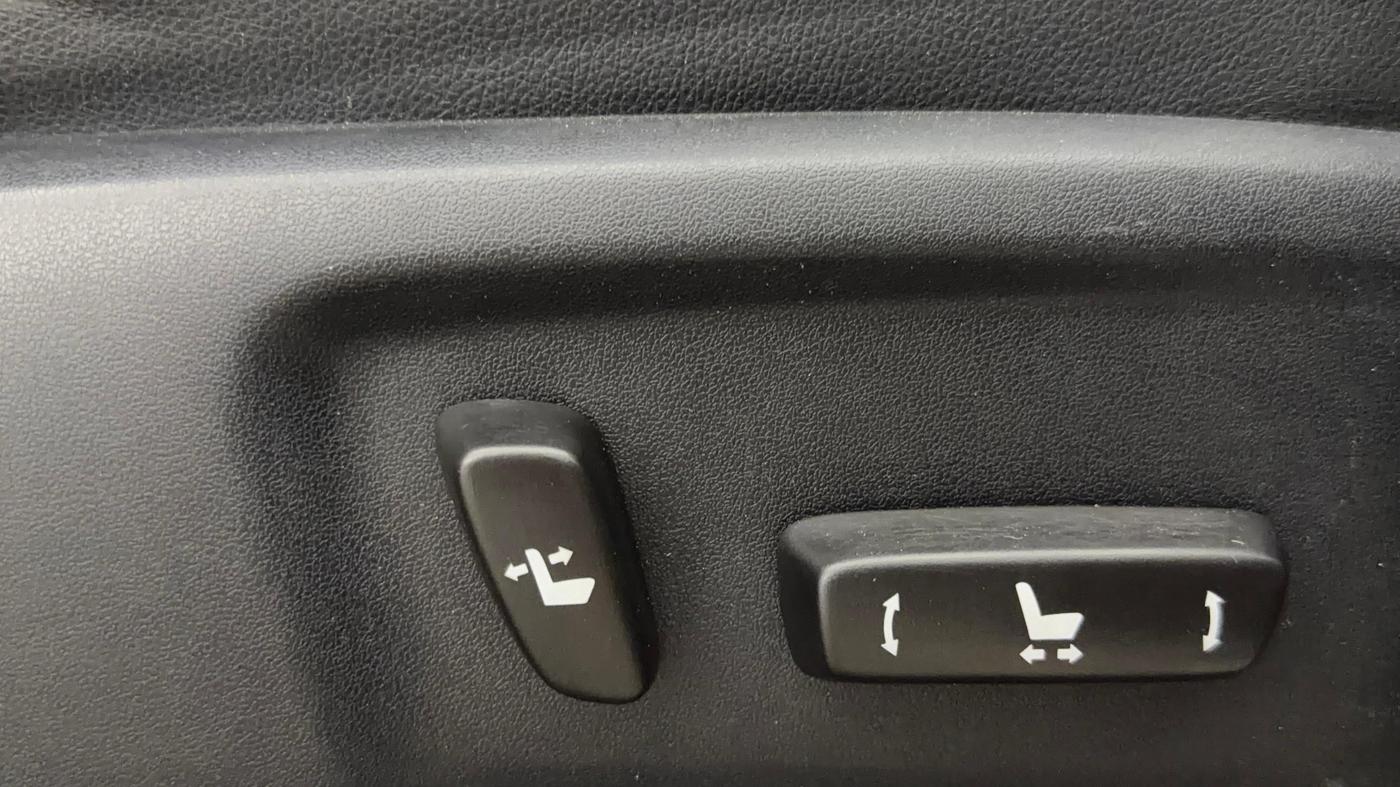 2016 Toyota Innova Crysta 2.7 ZX AT 7 STR, Petrol, Automatic, 45,048 km, Driver Side Adjustment Panel