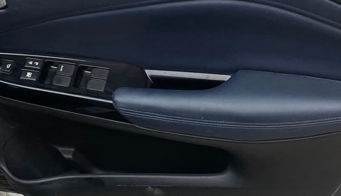 2022 Maruti Baleno ALPHA PETROL 1.2, Petrol, Manual, 95,863 km, Driver Side Door Panels Control
