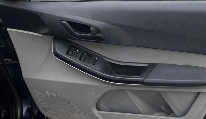 2021 Tata Tiago XT PETROL, Petrol, Manual, 1,20,798 km, Driver Side Door Panels Control