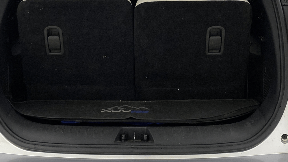 2021 Mahindra XUV700 AX 7 LUXURY P AT 7 STR, Petrol, Automatic, 47,374 km, Boot Inside