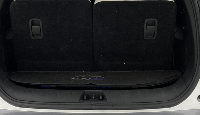 2021 Mahindra XUV700 AX 7 LUXURY P AT 7 STR, Petrol, Automatic, 47,374 km, Boot Inside