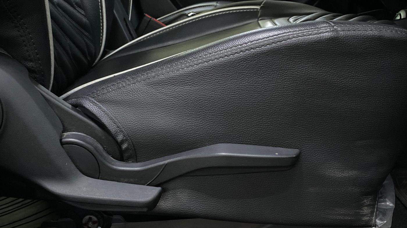 2023 Maruti Swift ZXI AMT, Petrol, Automatic, 34,721 km, Driver Side Adjustment Panel