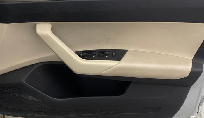 2022 Volkswagen VIRTUS TOPLINE TSI 1.0 AT, Petrol, Automatic, 86,171 km, Driver Side Door Panels Control