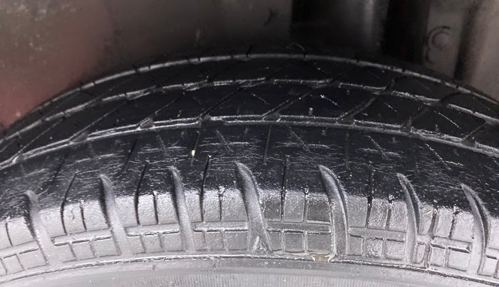 2017 Maruti Swift VXI OPT, Petrol, Manual, 38,950 km, Left Rear Tyre Tread
