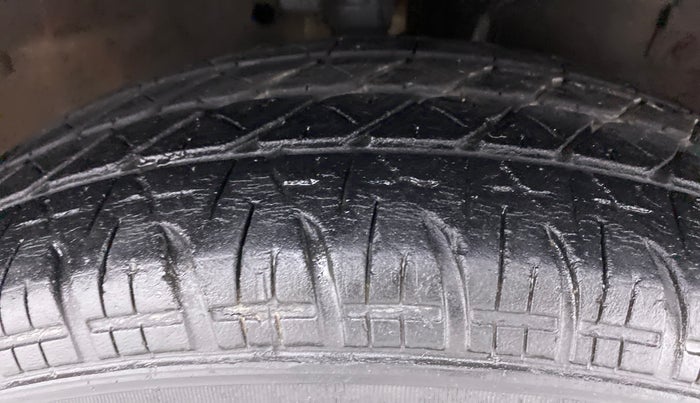 2017 Maruti Swift VXI OPT, Petrol, Manual, 38,950 km, Right Front Tyre Tread