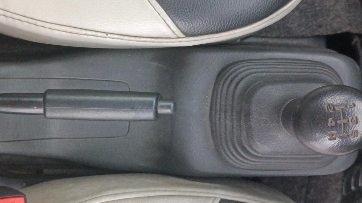 2014 Maruti Eeco 5 STR WITH A/C+HTR, Petrol, Manual, 30,295 km, Gear Lever