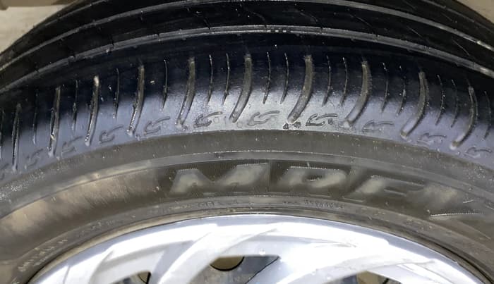 2013 Toyota Etios G, Petrol, Manual, 69,800 km, Right Rear Tyre Tread