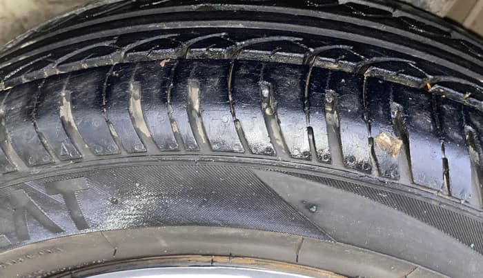 2013 Toyota Etios G, Petrol, Manual, 69,800 km, Left Front Tyre Tread