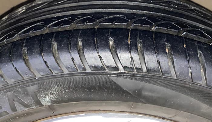 2013 Toyota Etios G, Petrol, Manual, 69,800 km, Right Front Tyre Tread