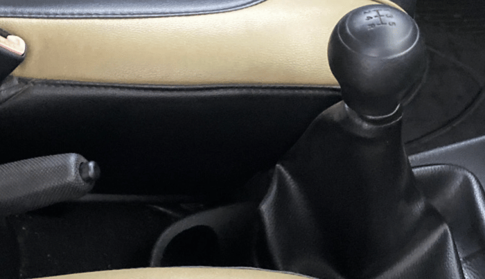 2013 Toyota Etios G, Petrol, Manual, 69,800 km, Gear Lever
