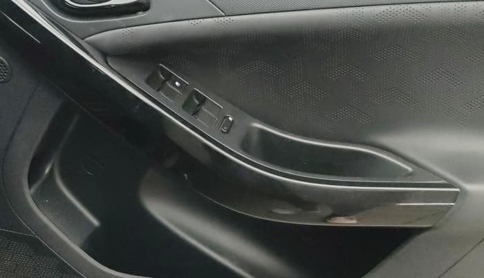 2022 Tata NEXON XZA PLUS (O) PETROL DARK EDITION, Petrol, Automatic, 76,606 km, Driver Side Door Panels Control