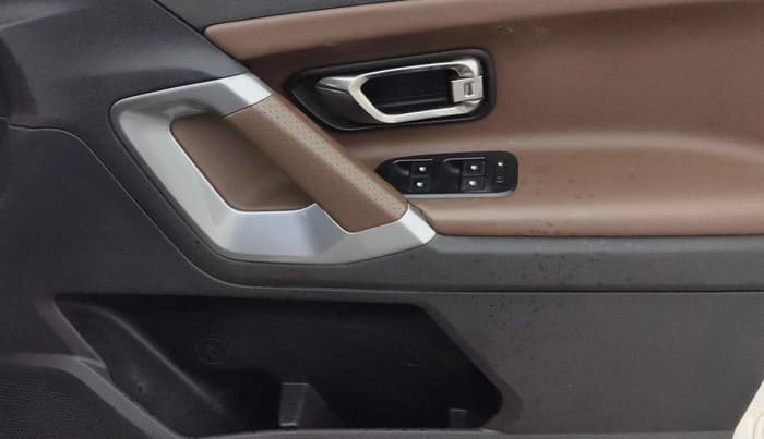2021 Tata Harrier XZ 2.0L, Diesel, Manual, 1,20,404 km, Driver Side Door Panels Control