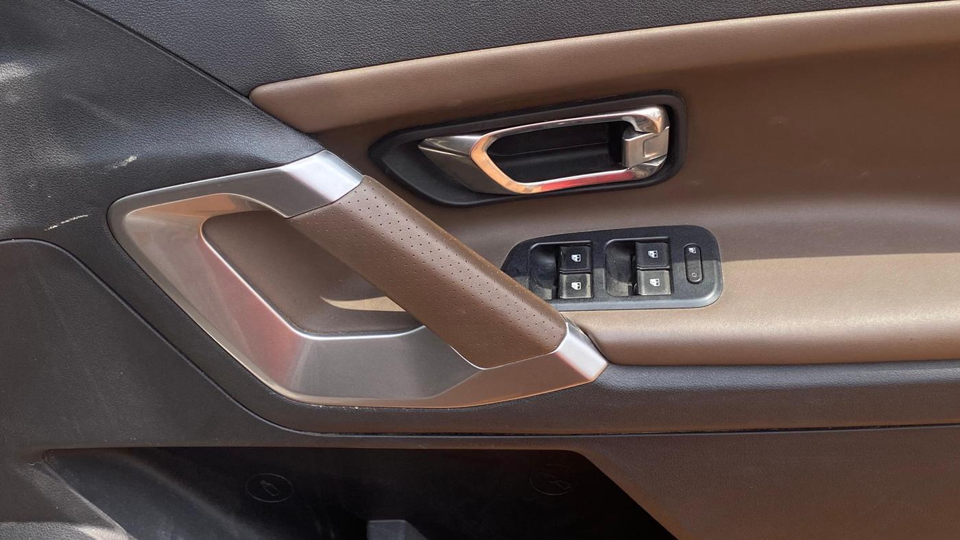 2020 Tata Harrier XZA 2.0L, Diesel, Automatic, 1,34,949 km, Driver Side Door Panels Control