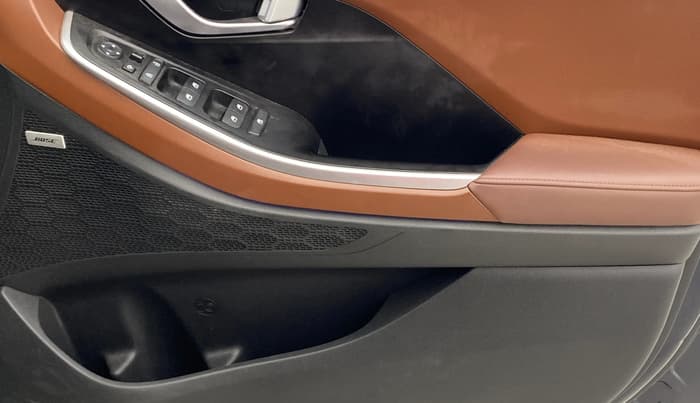 2021 Hyundai ALCAZAR 2.0 SIGNATURE (O) AT 6STR, Petrol, Automatic, 63,502 km, Driver Side Door Panels Control