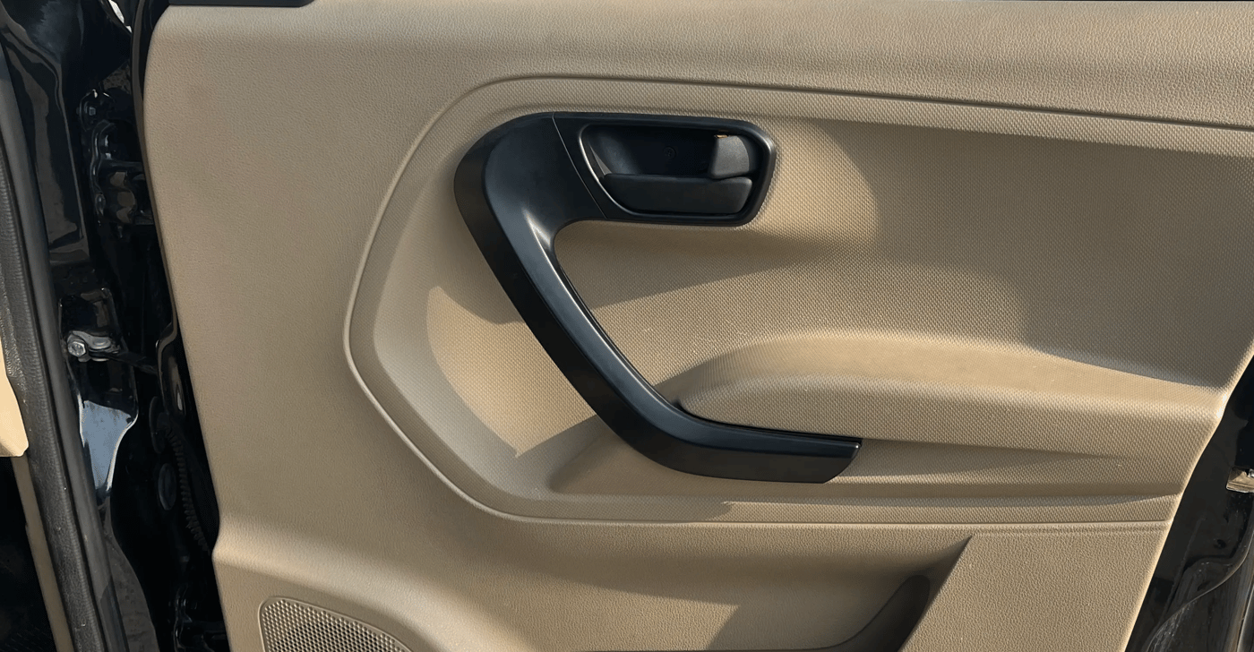 2023 Mahindra BOLERO NEO N 4, Diesel, Manual, 25,909 km, Driver Side Door Panels Control
