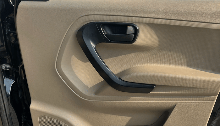 2023 Mahindra BOLERO NEO N 4, Diesel, Manual, 25,909 km, Driver Side Door Panels Control