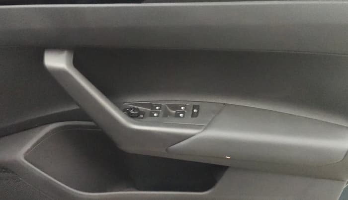 2025 Volkswagen VIRTUS GT PLUS TSI 1.5 EVO DSG, Petrol, Automatic, 22,215 km, Driver Side Door Panels Control