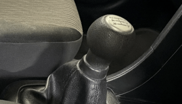2015 Maruti Swift VXI, Petrol, Manual, 65,576 km, Gear Lever