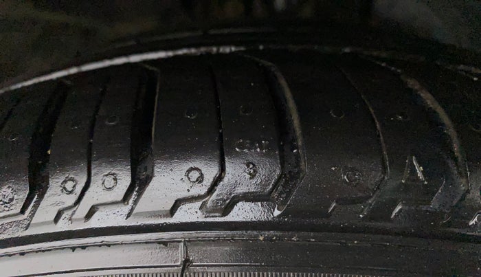 2018 Ford FREESTYLE TITANIUM PLUS 1.2 PETROL, Petrol, Manual, 27,039 km, Right Front Tyre Tread