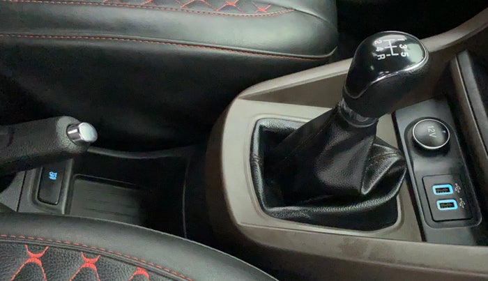 2018 Ford FREESTYLE TITANIUM PLUS 1.2 PETROL, Petrol, Manual, 27,039 km, Gear Lever