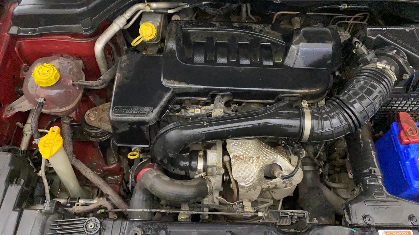 2020 Mahindra XUV300 W8 1.5 DIESEL AMT, Diesel, Automatic, 91,617 km, Engine View - Right