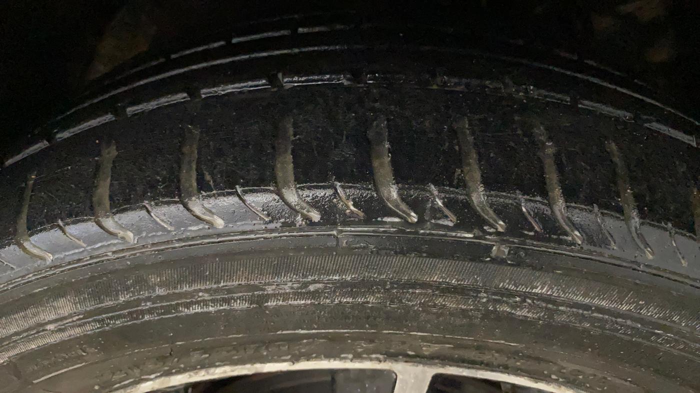 2020 Mahindra XUV300 W8 1.5 DIESEL AMT, Diesel, Automatic, 91,617 km, Right Front Tyre Tread