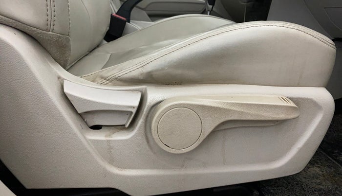 2020 Mahindra XUV300 W8 1.5 DIESEL, Diesel, Manual, 91,617 km, Driver Side Adjustment Panel