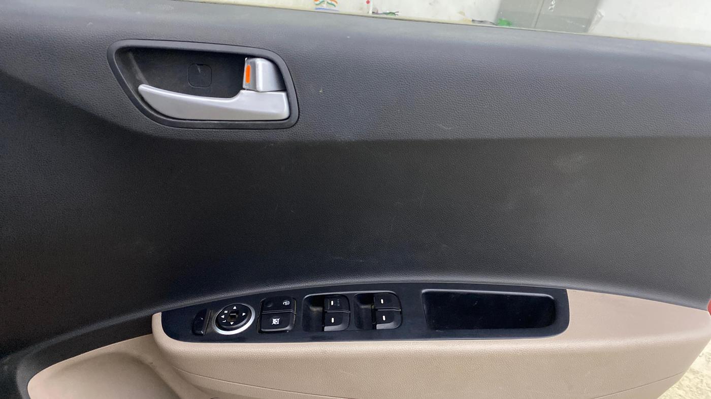 2014 Hyundai Xcent S (O) 1.2, Petrol, Manual, 51,492 km, Driver Side Door Panels Control
