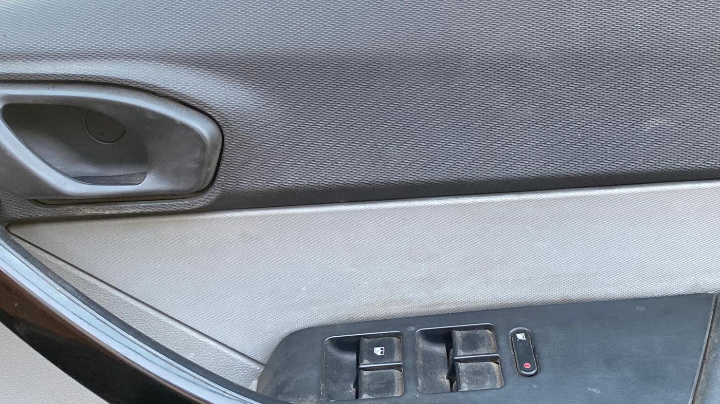 2020 Tata Tiago XT PETROL, CNG, Manual, 92,563 km, Driver Side Door Panels Control