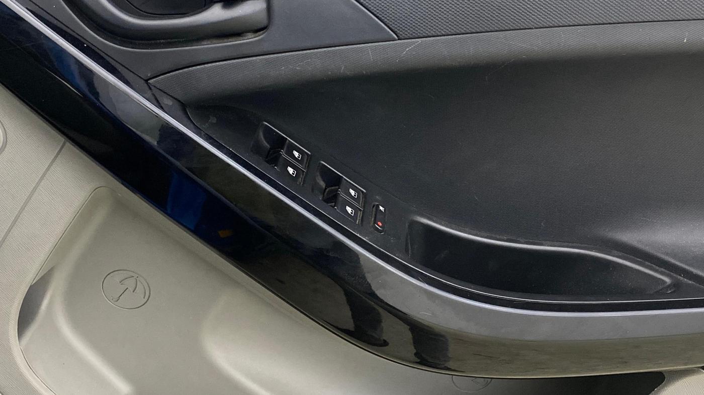 2018 Tata NEXON XT PETROL, Petrol, Manual, 60,281 km, Driver Side Door Panels Control