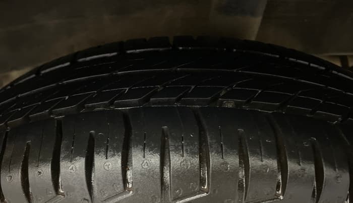 2016 Renault Kwid RXT 1.0, Petrol, Manual, 61,837 km, Left Rear Tyre Tread