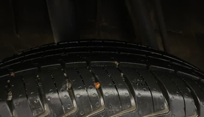 2016 Renault Kwid RXT 1.0, Petrol, Manual, 61,837 km, Right Rear Tyre Tread