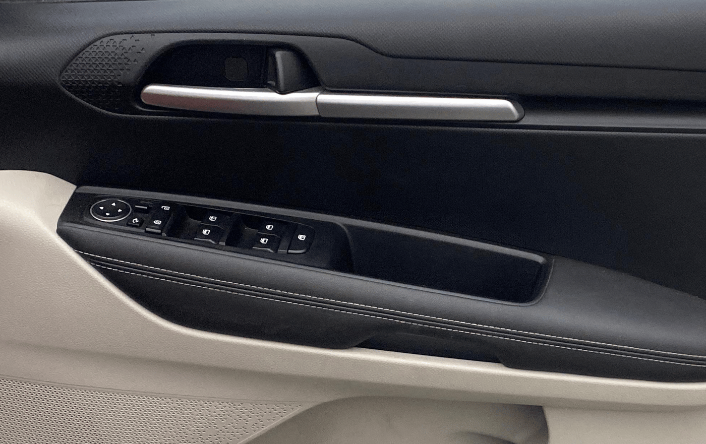 2023 KIA SONET HTX 1.0 IMT, Petrol, Manual, 43,834 km, Driver Side Door Panels Control