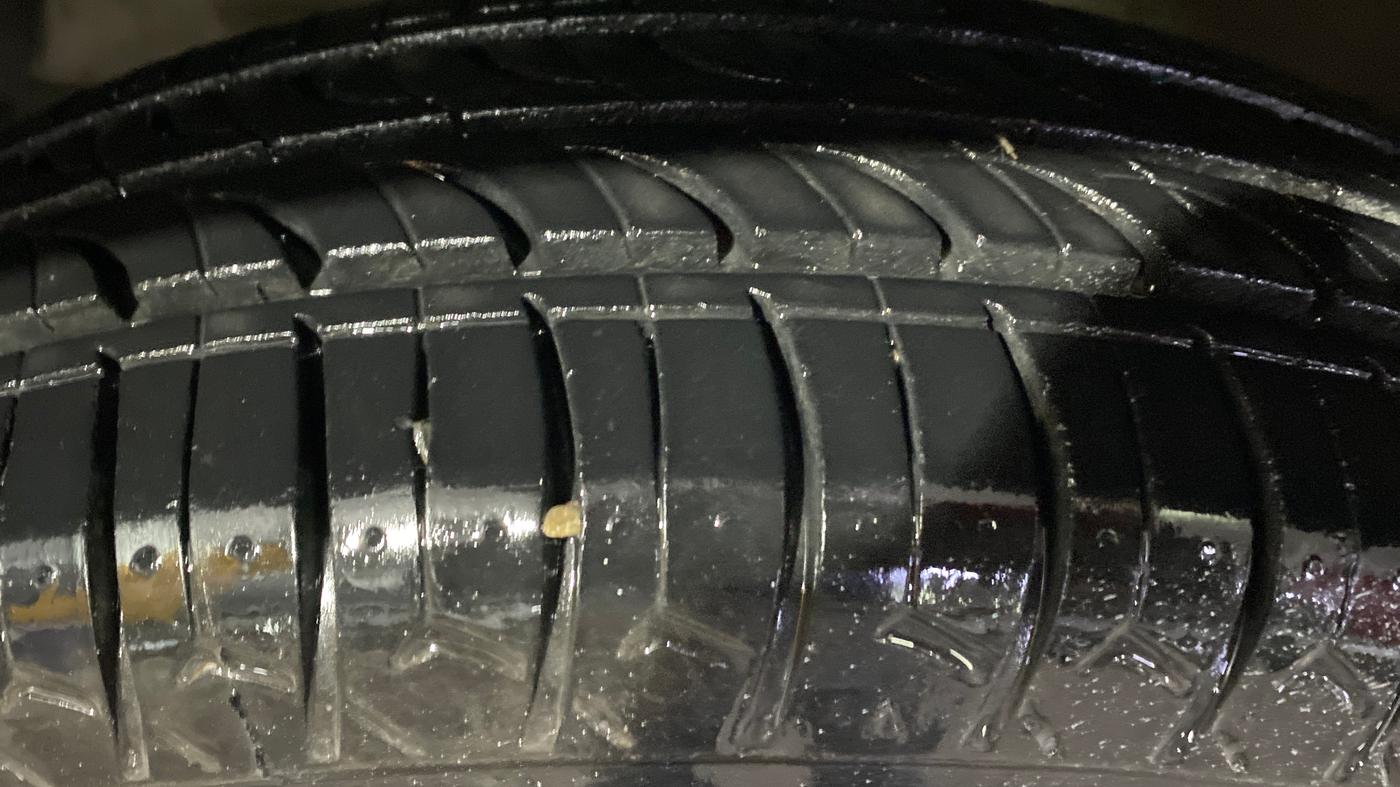 2015 Maruti Swift VXI, Petrol, Manual, 53,624 km, Left Front Tyre Tread