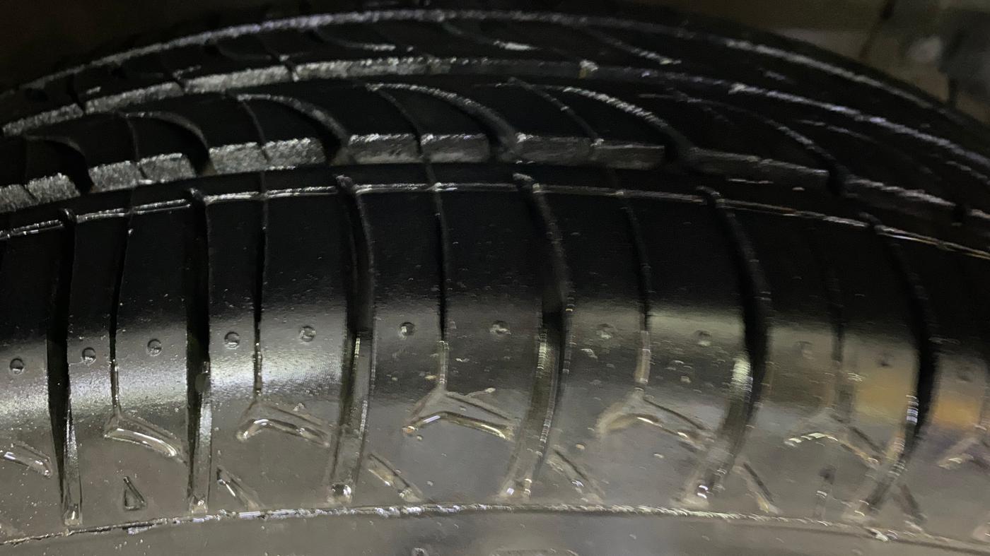 2015 Maruti Swift VXI, Petrol, Manual, 53,624 km, Right Front Tyre Tread