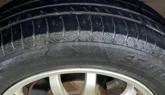 2012 Maruti Swift VDI, Diesel, Manual, 83,991 km, Right Front Tyre Tread