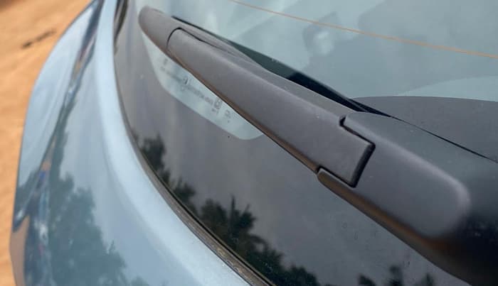 2024 Tata PUNCH CREATIVE FLAGSHIP DUAL TONE MT, Petrol, Manual, 25,211 km, Rear Wiper