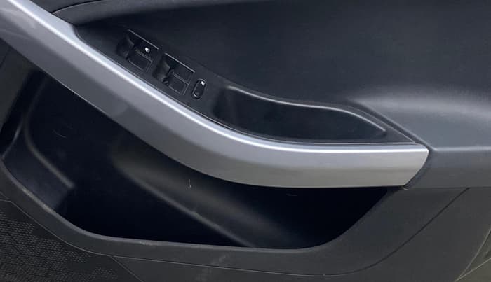 2022 Tata NEXON XMA PLUS SUNROOF DIESEL, Diesel, Automatic, 82,978 km, Driver Side Door Panels Control