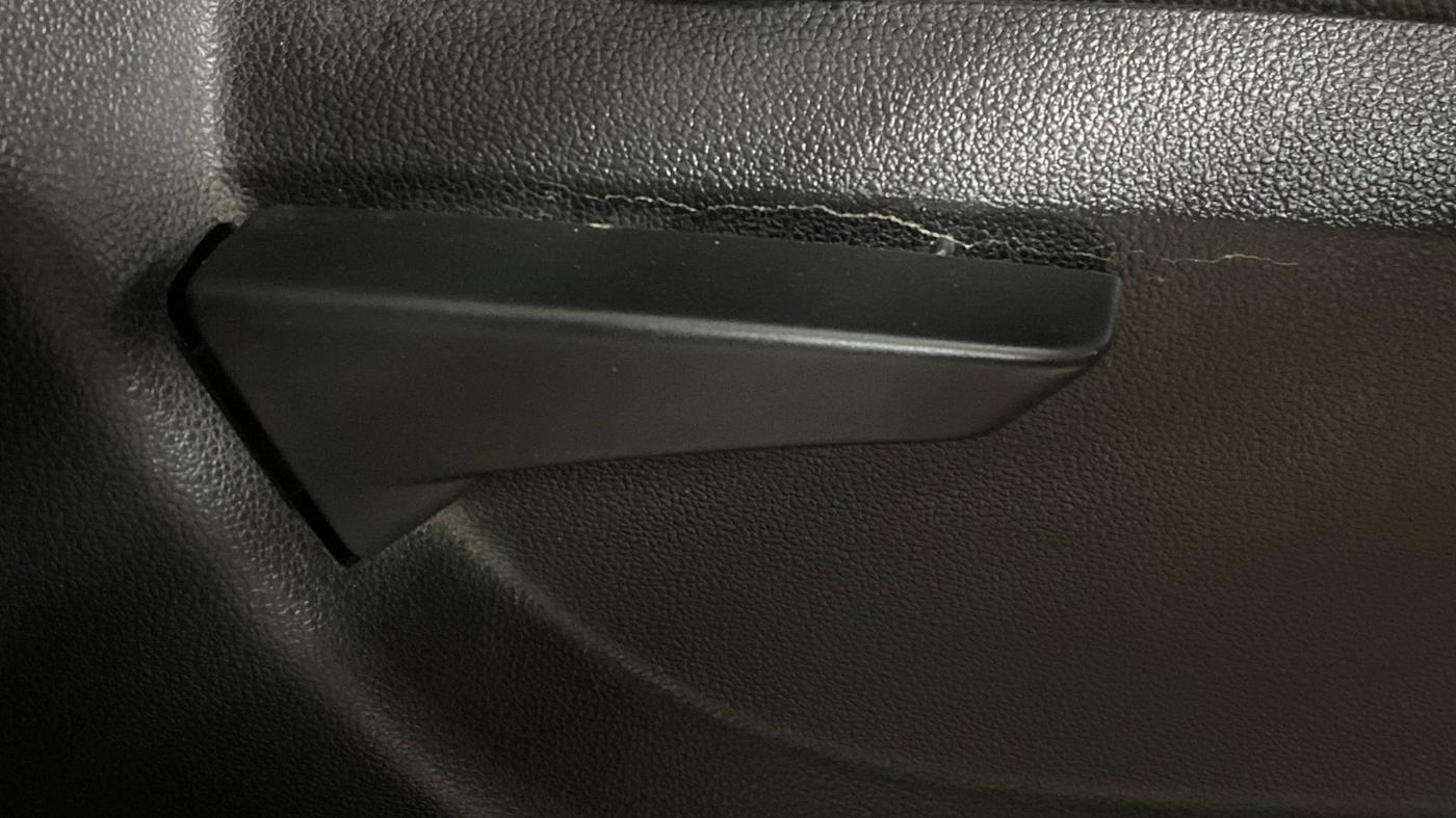 2017 Mahindra Kuv100 K2 6 STR, Petrol, Manual, 35,504 km, Driver Side Adjustment Panel