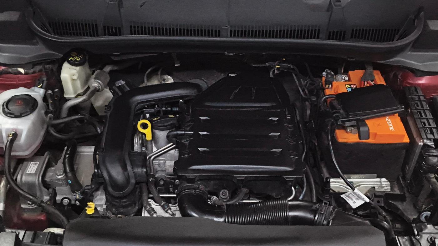 2022 Volkswagen TAIGUN TOPLINE 1.0 TSI AT, Petrol, Automatic, 59,900 km, Engine View